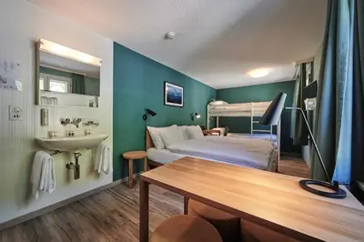 Ein Bett oder Betten in einem Zimmer der Unterkunft 5th Floor Basic Rooms - shared bathrooms