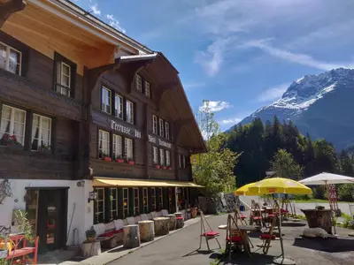 Ein allgemeiner Bergblick oder ein Berglick von des Gasthauses aus