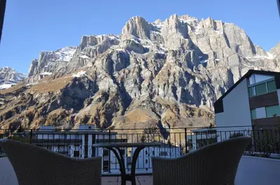 Ein allgemeiner Bergblick oder ein Berglick von der Ferienwohnung aus