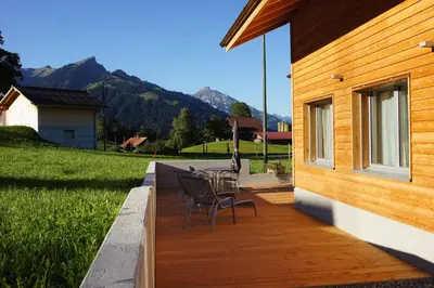 Ein allgemeiner Bergblick oder ein Berglick von des Chalets aus