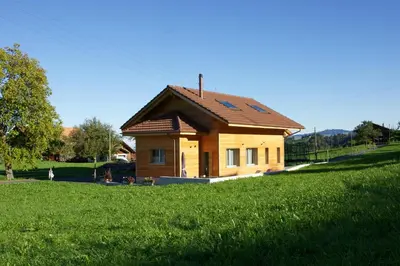 Das Gebäude in dem sich das Chalet befindet