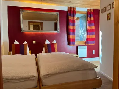 Ein Bett oder Betten in einem Zimmer der Unterkunft Ferienwohnung Chalet Püzji