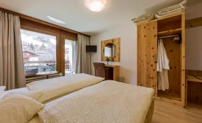 Ein Bett oder Betten in einem Zimmer der Unterkunft Sporthotel Walliserhof