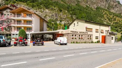 Ein allgemeiner Bergblick oder ein Berglick von des Hotels aus