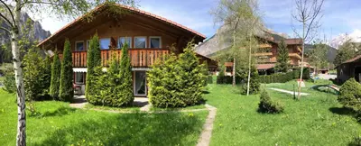 Ein Garten an der Unterkunft Alpen Chalet