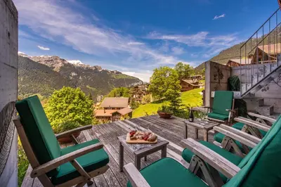 Ein allgemeiner Bergblick oder ein Berglick von der Ferienwohnung aus