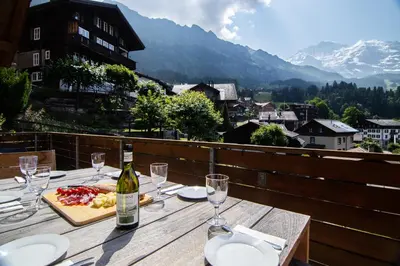 Ein allgemeiner Bergblick oder ein Berglick von der Ferienwohnung aus