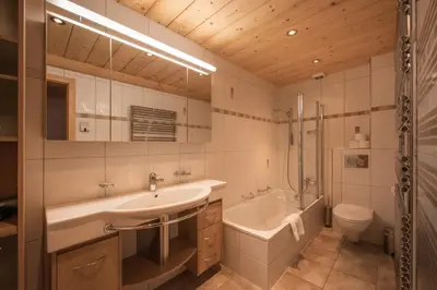 Ein Badezimmer in der Unterkunft Chalet Aquila 8 Penthouse