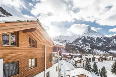 Ein allgemeiner Bergblick oder ein Berglick von der Ferienwohnung aus