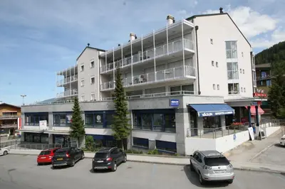 Das Gebäude in dem sich das Aparthotel befindet