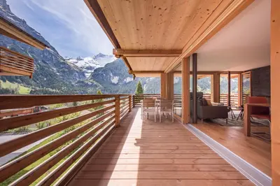 Ein allgemeiner Bergblick oder ein Berglick von der Ferienwohnung aus
