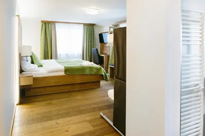 Ein Bett oder Betten in einem Zimmer der Unterkunft Hotel & Restaurant Zum Schwarzen Bären
