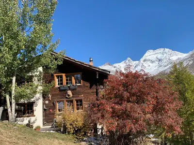 Ein allgemeiner Bergblick oder ein Berglick von des Chalets aus