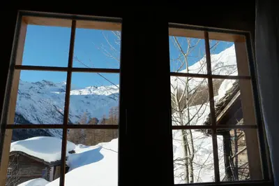 Ein allgemeiner Bergblick oder ein Berglick von des Chalets aus