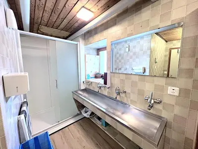 Ein Badezimmer in der Unterkunft Jugendherberge Hospental