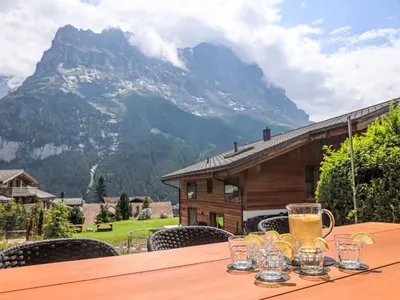Ein allgemeiner Bergblick oder ein Berglick von der Ferienwohnung aus