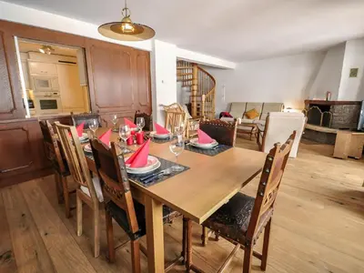 Ein Sitzbereich in der Unterkunft Apartment Bergere-1 by Interhome