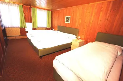 Ein Bett oder Betten in einem Zimmer der Unterkunft Hotel-Restaurant Alpina