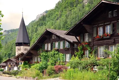 Ein allgemeiner Bergblick oder ein Berglick von des Gasthauses aus