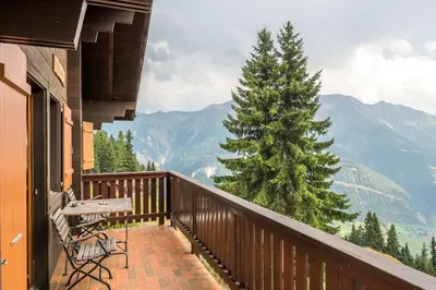 Ein allgemeiner Bergblick oder ein Berglick von der Ferienwohnung aus