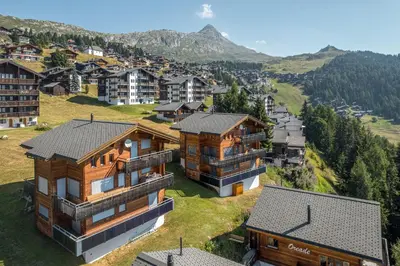 Ein allgemeiner Bergblick oder ein Berglick von des Ferienhauses aus
