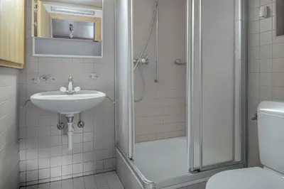 Ein Badezimmer in der Unterkunft Tschiffra EG