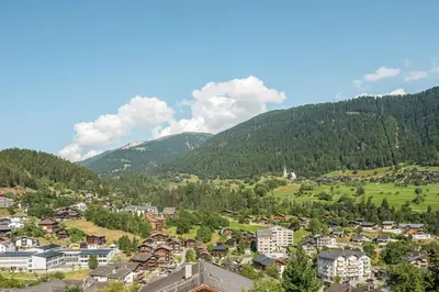Ein allgemeiner Bergblick oder ein Berglick von der Ferienwohnung aus