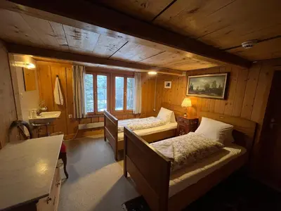 Ein Bett oder Betten in einem Zimmer der Unterkunft Pension Gimmelwald