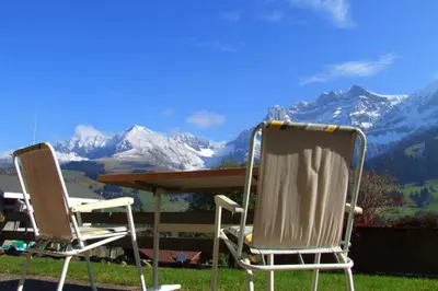 Ein allgemeiner Bergblick oder ein Berglick von der Ferienwohnung aus