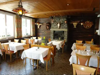 Ein Restaurant oder anderes Speiselokal in der Unterkunft Hotel Alpha
