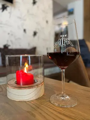 Getränke in der Unterkunft Hotel Alfa Superieur - Leukerbad-Therme