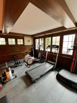 Das Fitnesscenter und/oder die Fitnesseinrichtungen in der Unterkunft Hotel Alfa Superieur - Leukerbad-Therme