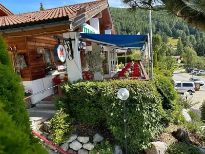 Ein allgemeiner Bergblick oder ein Berglick von des Bed & Breakfasts aus