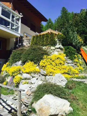 Ein Garten an der Unterkunft Zimmer Mamma Mia