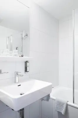Ein Badezimmer in der Unterkunft Hotel Schwarzsee
