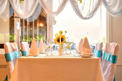 Ein Restaurant oder anderes Speiselokal in der Unterkunft Hotel Restaurant Möve