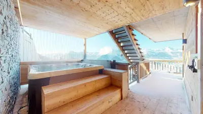 Ein Balkon oder eine Terrasse in der Unterkunft Egg SAUNA & LUXURY chalet 16 pers by Alpvision Résidences