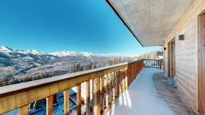 Ein allgemeiner Bergblick oder ein Berglick von des Chalets aus