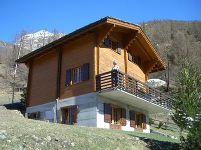 Ein allgemeiner Bergblick oder ein Berglick von des Chalets aus