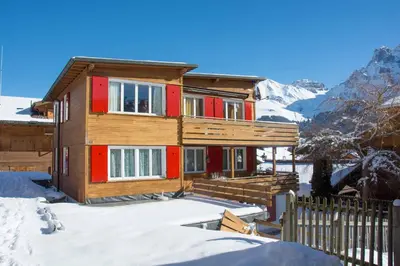 Ein allgemeiner Bergblick oder ein Berglick von der Ferienwohnung aus