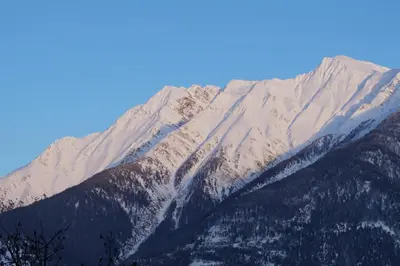 Ein allgemeiner Bergblick oder ein Berglick von der Ferienwohnung aus