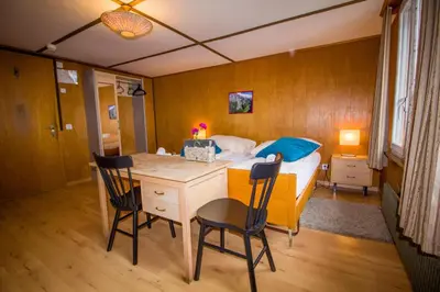Ein Sitzbereich in der Unterkunft Hotel Hornerpub