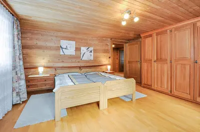 Ein Bett oder Betten in einem Zimmer der Unterkunft Haus Weissmies