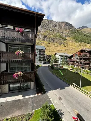 Ein allgemeiner Bergblick oder ein Berglick von der Ferienwohnung aus