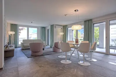 Ein Sitzbereich in der Unterkunft Apartment JungfrauCenter Brienzersee - GRIWA RENT