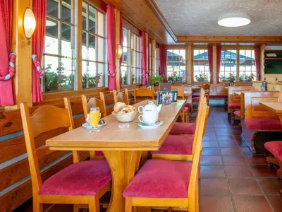 Ein Restaurant oder anderes Speiselokal in der Unterkunft Apartment Zurschmitten 8 2- UG Süd by Interhome