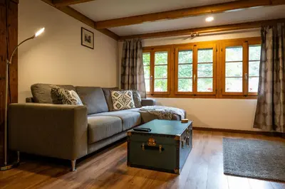 Ein Sitzbereich in der Unterkunft Chalet Elza