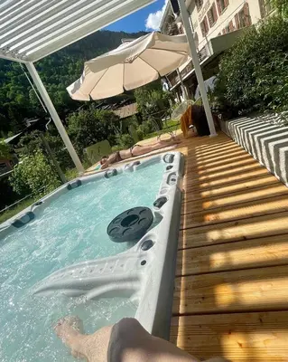 Der Swimmingpool an oder in der Nähe von DU GLACIER Boutique & Traditions Hotel