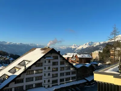 Ein allgemeiner Bergblick oder ein Berglick von der Ferienwohnung aus