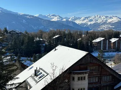 Ein allgemeiner Bergblick oder ein Berglick von der Ferienwohnung aus